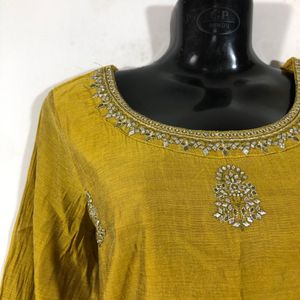 Olive Green Emboridered Kurta Set(Women’s)