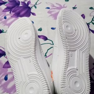 Used Men White Shoe Size 8