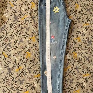 Girls Denim Jeans With Embroidary, 7-8 Yrs