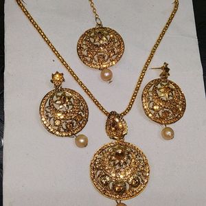 Pendent Set