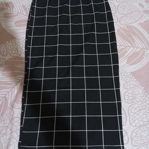 SHEIN CHECKED SKIRT