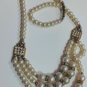 Pearl necklace