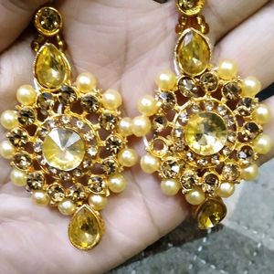 Alloy Gold Plated Set Of Maang Tikka and Earrings