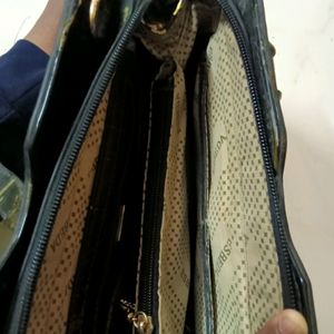 I am selling Ladies handbag And Also buy Coins Rat