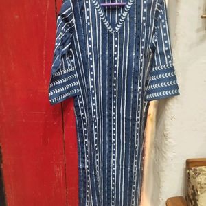 Varanga Blue And White V Neck Kurta