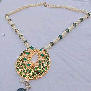 Green And Golden Combination Necklace