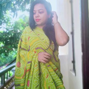 Green Bandhani Saree With Blouse And Peticoat