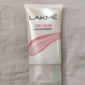 Lakme LumiCream: Moisturizer With Makeup Like Glow