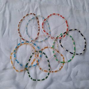 51. 10 Strechable Bracelets