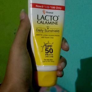 Lacto calamine Sunscreen SPF 50+++