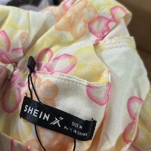 SHEIN FLORAL YELLOW DRESS BRAND NEW♥️