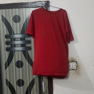 Used Round Neck Red T-shirt