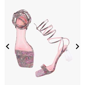 Paisley Print Tie-up Chunkey Heels