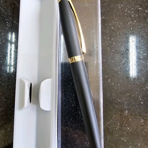 Stylish Elegent Black & Gold Pen