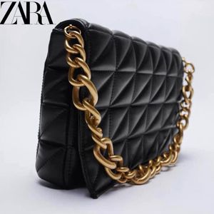 Zara Quilted Chunky Chain Shoulder Bag.