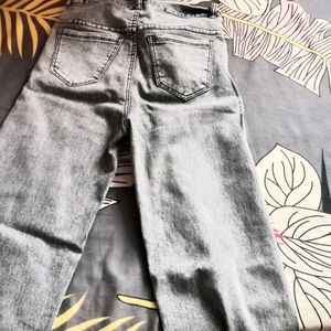 Fashionable Grey Jeans For Women