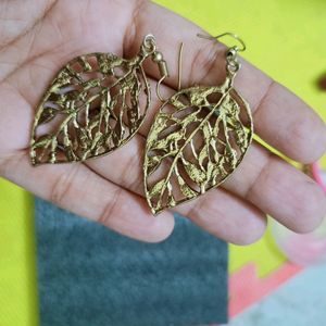 Beautiful leaf Design Earrings