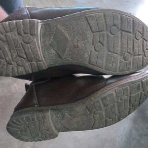 This Shoes Is  Used For Few Months And I Am Sell