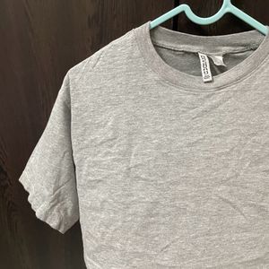 grey crop h&m tee