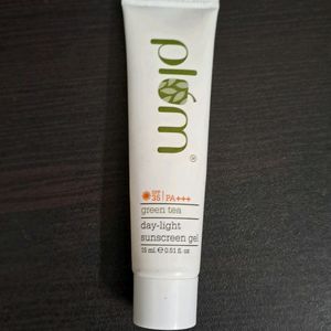 Plum Green Tea Sunscreen Gel