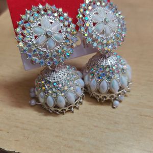 Jhumki Earrings With Maang Tikka