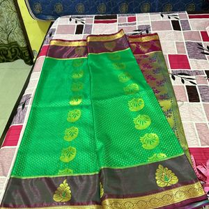 Green & Magenta Colour Banarasi Saree