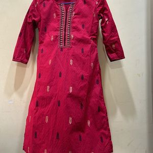 Avaasa Red Kurta Size M