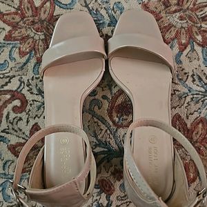 Steal Deal NUDE HEELS