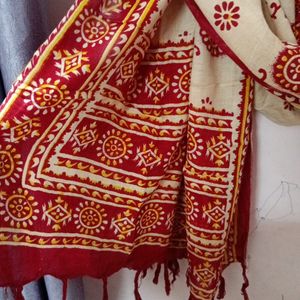 Dupatta combination Of Cream And Red