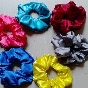 PACK OF 4 SCRUNCHIES 😍@120/-(OFFER VALID FOR TODA