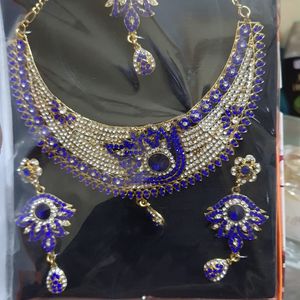 JWELERY SET WITH EARINGS AND MAANG TEEKA