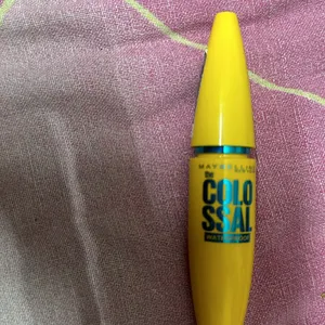 COLOSSAL MASCARA