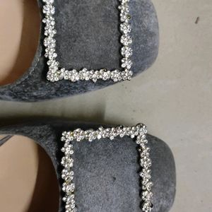 Classy Suede Grey Pumps With Rhinestone