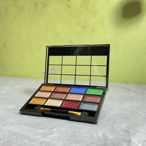 Colors Queen Eyeshadow Pallet