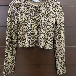 Zara Winter Top(xs) Bust 32”, Length 18”