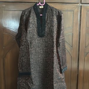 Manyavar Mens Kurta Pyajama Chunni Set