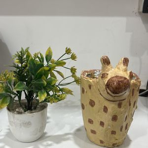 Animal Giraffe Shape Pot With Artificial Plant