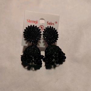 Earring Selling