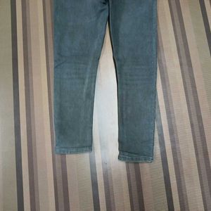 Z-95 Size 32 Slim Fit Women Denim Jeans