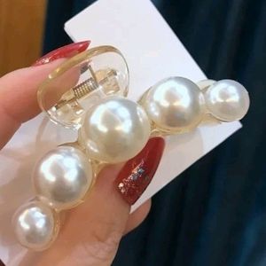 Pearl Hair Clutcher