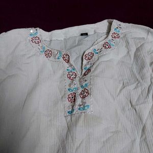 Vintage Embroidered Kurta - Delicate Floral Detail