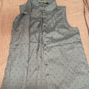 Sleeveless shirt