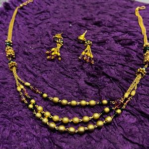 Golden Radiance: Chain & Earrings Set**