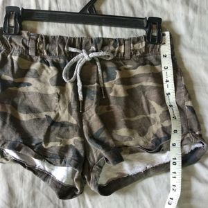 Combo Bershka Military  Shorts/Atmosphere Short