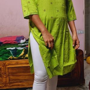 Avaasa 💚 Green Kurti