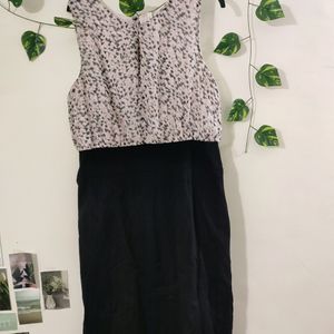 Stylish One-piece White And Black Sleeveless