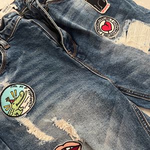 Denim Jeans Threeforth With Cute Appliques