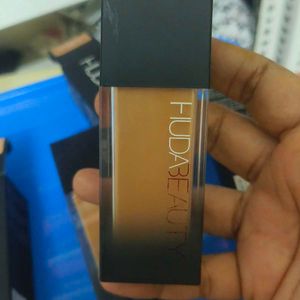 Huda Beauty Foundation - Peaches N Cream