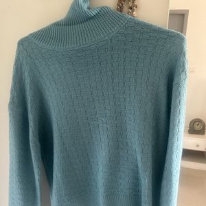 Knitted TurtleNeck Sweatshirt