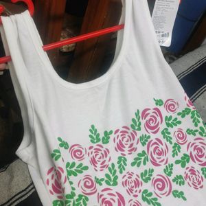 EB Ladies Wear Off White Tank top.                       ⭕CASH ONLY⭕
